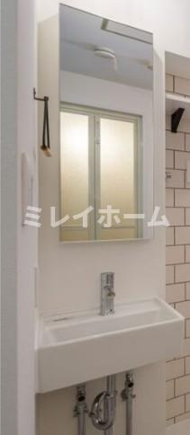 コスモリード池上の独立洗面台|同建物内、別のお部屋の参考写真になります。