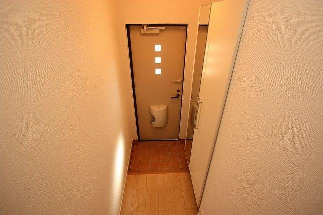 ノイ　プロメナーデの玄関