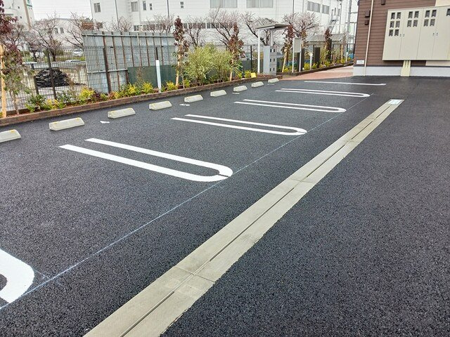 ウエスト志久の駐車場