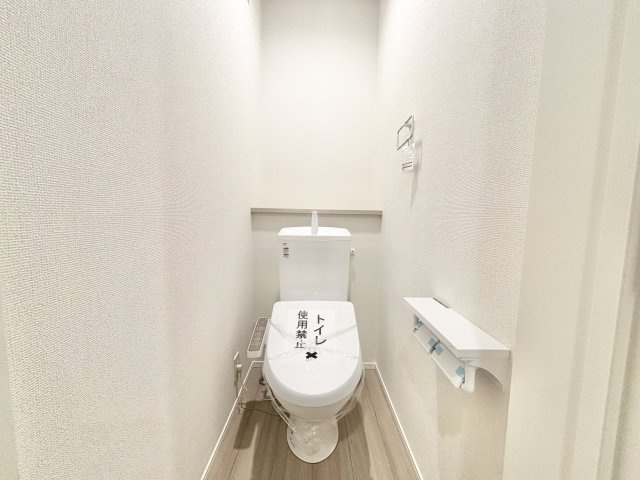 大和市西鶴間7丁目　新築1棟のトイレ|節水型でエコなトイレには今では当たり前のウォシュレット付き。換気機能も着いているので常に快適ですね♪