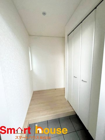 海老名市中野第10の玄関|"収納もたっぷりあるので靴がたくさんあっても安心！
気持ちの良い朝は毎日ここからスタートしていきます♪"