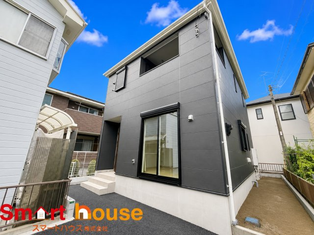海老名市中野第10の外観|閑静な住宅街に堂々登場！ナチュラルで温かみのある木目調の内装も魅力です。土日祝日即日ご案内可能です♪