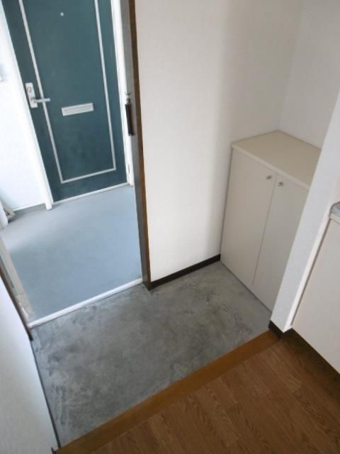 ロワール駿河台の玄関