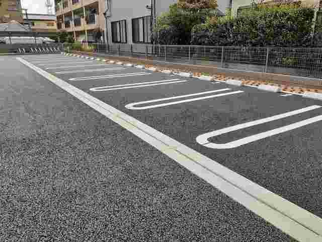 サニープレイスの駐車場