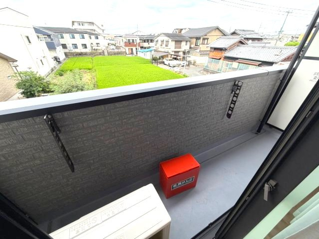セレニティ下木田B棟のバルコニー