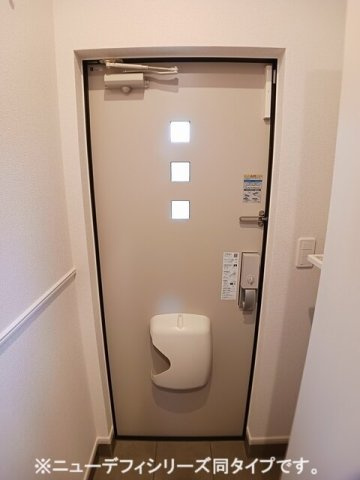 メゾンリリーの玄関