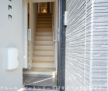 コンフォールＡの玄関