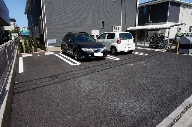ラティールの駐車場
