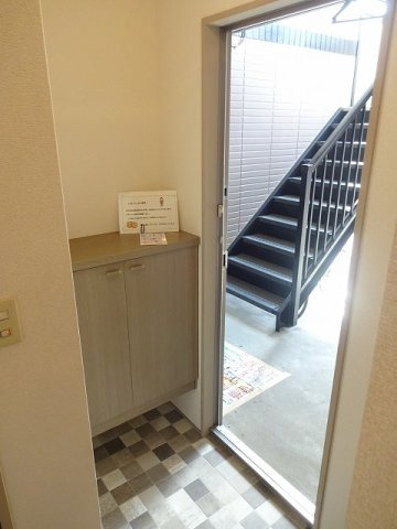 サンモールCの玄関