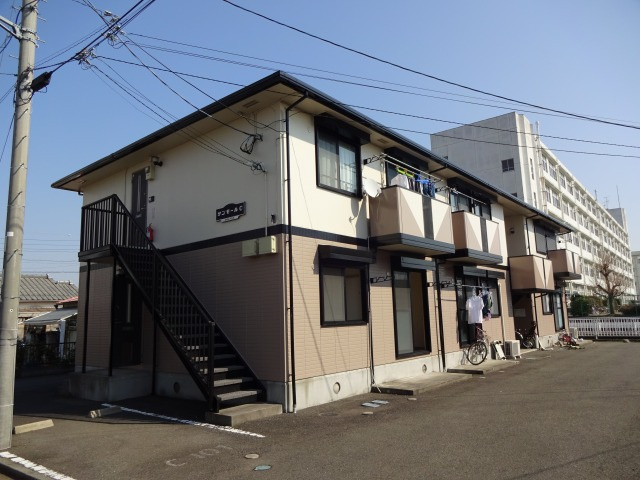 サンモールCの外観
