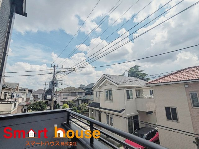 相模原市南区豊町　新築1棟！の展望|開放的なバルコニーは見晴らしもよく、太陽の温かな温もりをめいっぱい受け止めてくれます。太陽の光と爽やかな風を受けたお洗濯物はあっという間に乾き、取りこむ時には太陽の匂いを感じられそうですね。