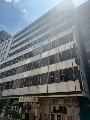 虎ノ門実業会館（本館）　8Fの外観