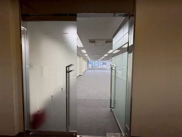 虎ノ門実業会館（本館）　8Fの玄関|他フロア参照