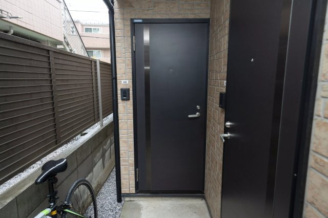 AP403 クリアスタイル護国寺の玄関