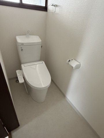 宇部市沼２丁目のタウンのトイレ|落ち着いた色調のトイレです