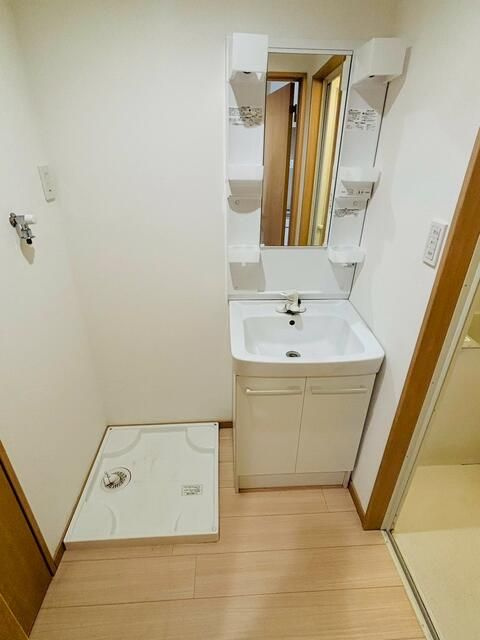 センタービレッジ鳩ヶ谷緑町の独立洗面台