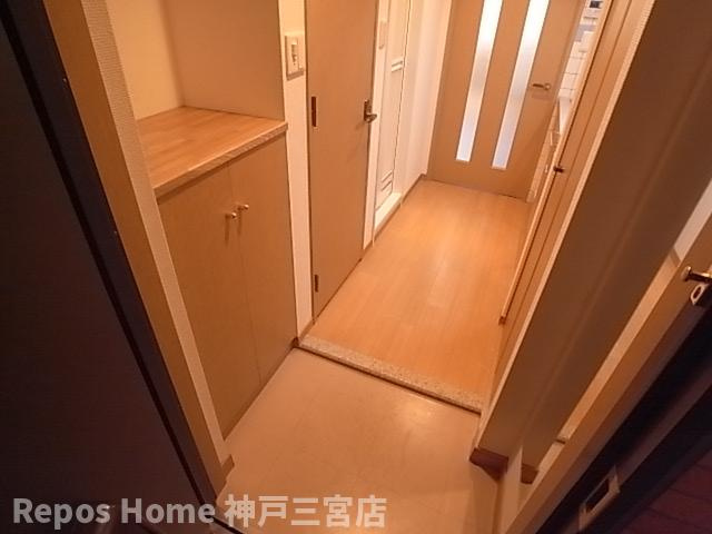 プレサンス神戸三宮の玄関
