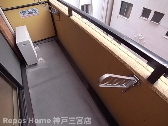 プレサンス神戸三宮のバルコニー