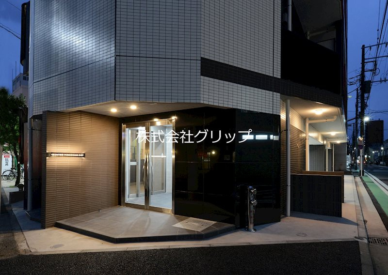 横浜市神奈川区広台太田町の賃貸マンションのエントランス