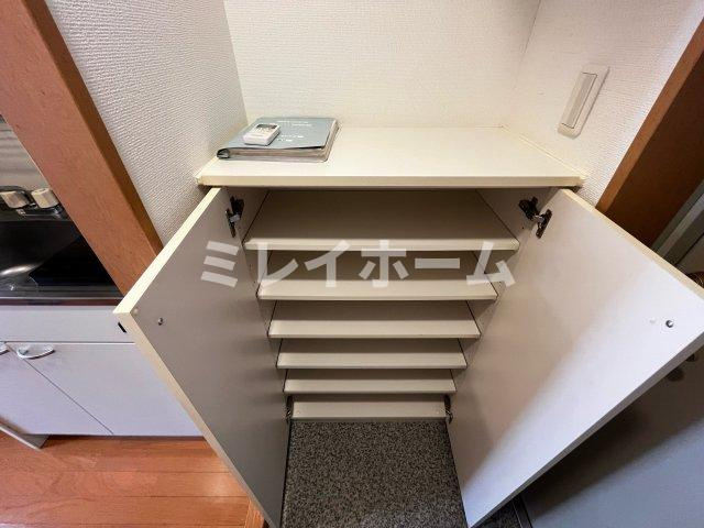 プレサーブ・Kの玄関|同建物内、別のお部屋の参考写真になります