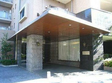 渋谷区代々木３丁目の賃貸マンションのエントランス