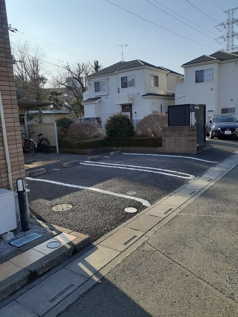 アニューガーランドの駐車場