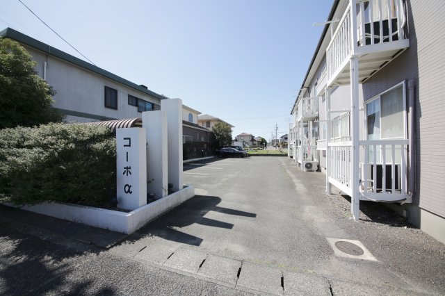 コーポαの駐車場
