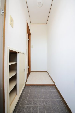 コーポαの玄関|別部屋同間取りのお写真となります。参考にご覧くださいませ。