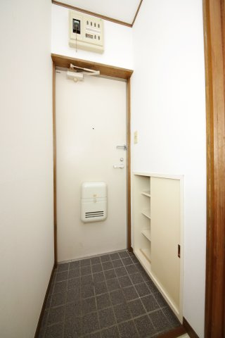 コーポαの玄関|別部屋同間取りのお写真となります。参考にご覧くださいませ。
