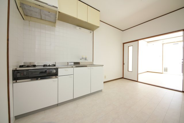 コーポαのキッチン|別部屋同間取りのお写真となります。参考にご覧くださいませ。