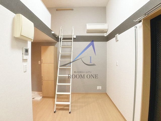 メゾン・ド・プティの居間・リビング|洋室のお部屋です。