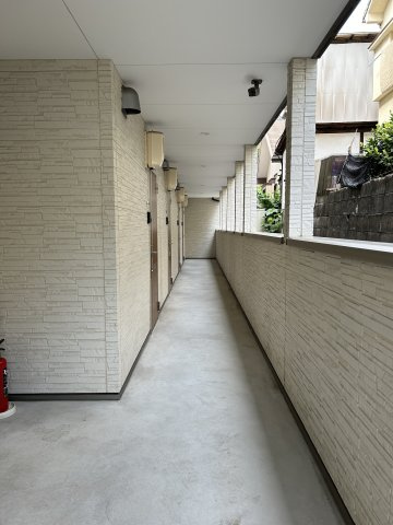 【ロビー】尾長東アパートA棟 