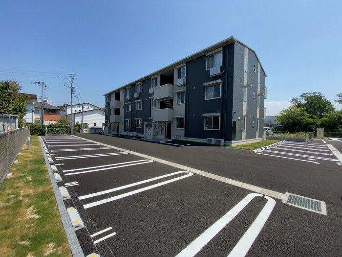 セレブ開懐世利（かわせり）の駐車場