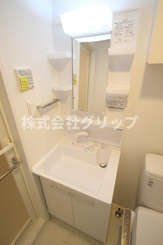 エストゥルース西横浜の独立洗面台