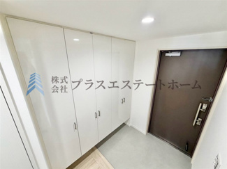 【玄関】 | アスタプラザウェスト | 人を迎え入れる最初の場所だからこそ、清潔感がある空間にしていただけるように大型シューズBOXを設置♪