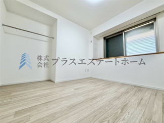 【洋室】 | アスタプラザウェスト | 居室にはクローゼットを完備♪自由度の高い家具の配置が叶うシンプルな空間です♪