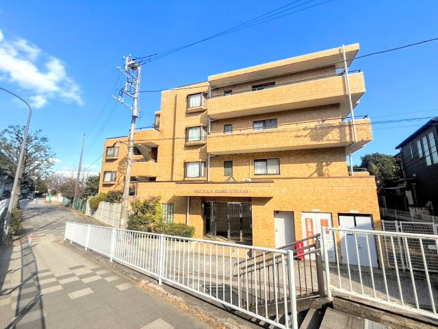 朝日プラザ東戸塚Ⅲの外観|◆防犯面に安心なオートロック付きのマンションです。近隣にはお買い物施設が点在しており住み心地の良い住環境。
