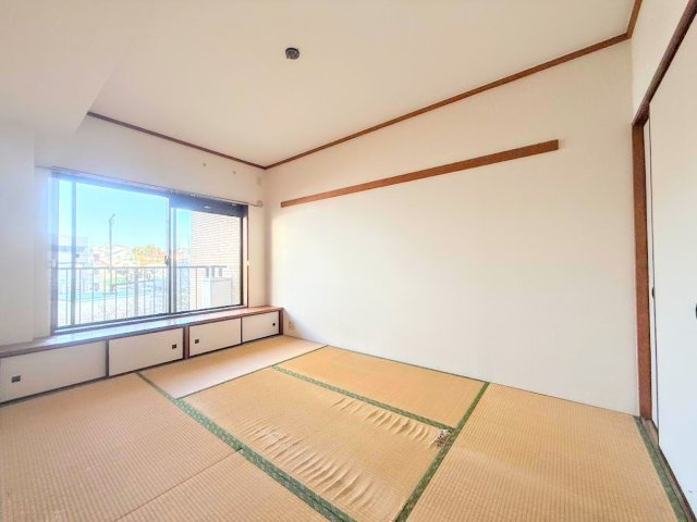 朝日プラザ東戸塚Ⅲの和室|◆感性を育むプライベートルームはシンプルでスマートな空間。好みの空間で読書をしたり、音楽を聞いたりと一人の時間も充実したものにできます。