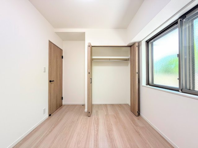 ライオンズステージ横濱グランガレリアの洋室|◆気持ちの良い風が室内へ入り込む居室。家具を配置しても広々ご利用いただけます！！