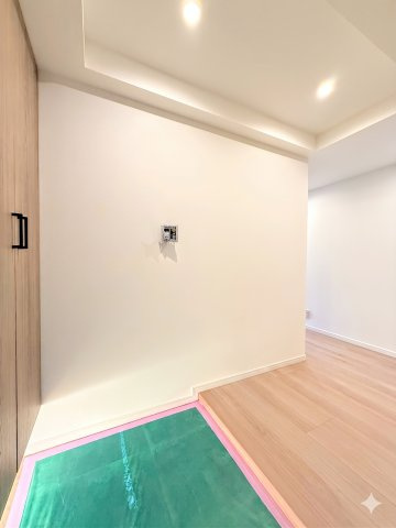 ライオンズステージ横濱グランガレリアの玄関|◆明るい玄関です！散らかりやすい玄関もスッキリする大容量のシューズボックス付き。