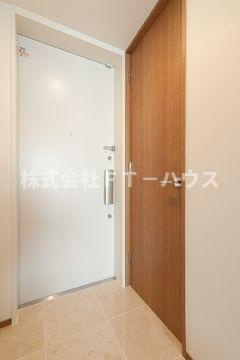 グランドターミナルタワー本八幡の玄関
