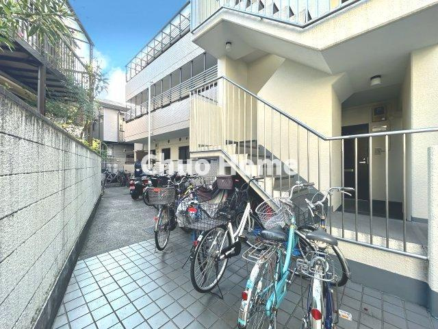 パークステージ綾瀬の駐輪場|【自転車置き場】最新の空き状況や費用などの詳細は担当スタッフまでお問い合わせください。