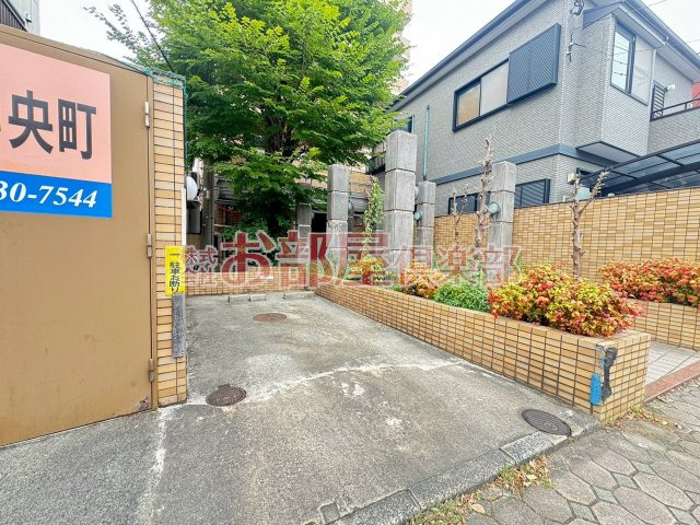 サンセーヌ中央町の駐車場|カースペースがあります