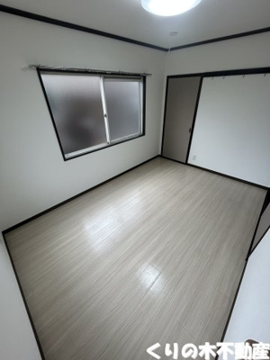 【洋室】 | ガーデンハイツひがき　B棟 | こちらの居間で趣味の時間をお楽しみください