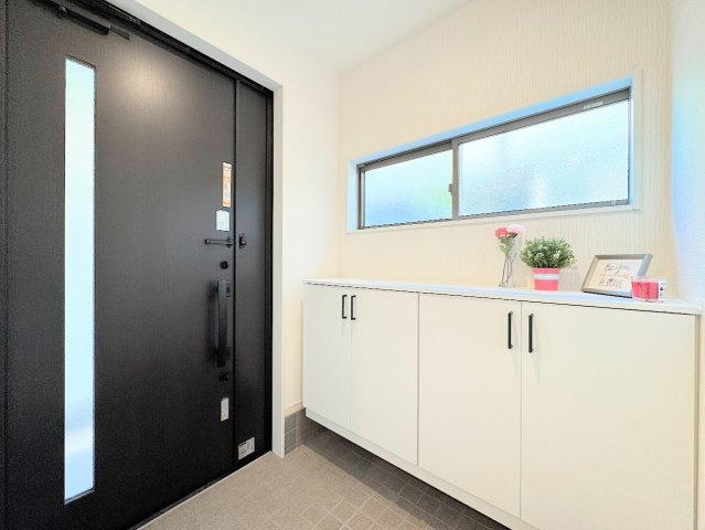 港南区笹下6丁目　中古戸建の玄関|◆子育て世代のスタッフもいますので、お客様目線での物件選び、ご提案が可能です。お問い合わせいただきました物件以外も多数ご紹介させていただきます。