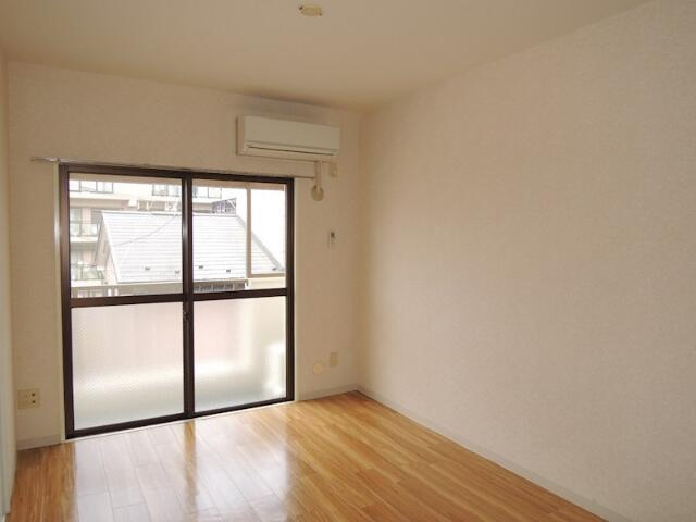 川崎市多摩区東生田１丁目の賃貸マンションの居間・リビング