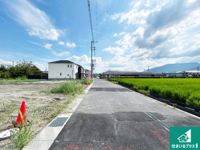●御所市東辻　第6期　新築一戸建ての前面道路含む現地写真|周辺は閑静な住宅街です。前面道路もしっかりと有りますので車の出し入れも安心ですよ！