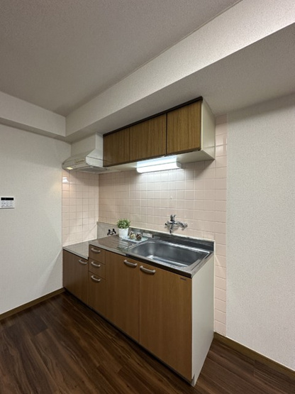 【キッチン】 | コンコード川端 | ガスコンロ設置可能のキッチンです！場所を取るお鍋やお皿もたっぷり収納できてお料理がはかどります☆