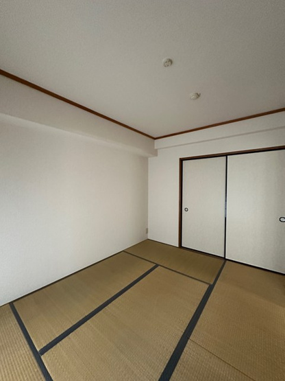 【寝室】 | コンコード川端 | 南東向き和室6帖☆押入れがあります♪寝具をすっきり収納できるので和室は寝室にもオススメ☆