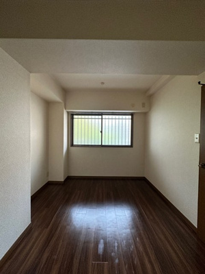 【洋室】 | コンコード川端 | 洋室6帖☆玄関側にあるお部屋です！子供部屋や書斎・寝室など多用途に使えそうなお部屋です♪
